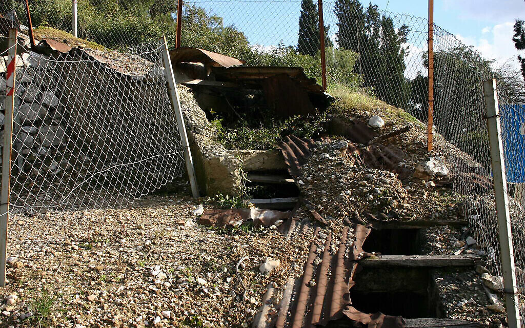 Vestiges d'une tranchée sur le mont Sion à Jérusalem. (Shmuel Bar-Am)