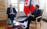 Le président français Emmanuel Macron reçoit le président tunisien Kais Saied, à l'Elysée, à Paris, le 22 juin 2020. (Crédit : CHARLES PLATIAU / POOL / AFP)