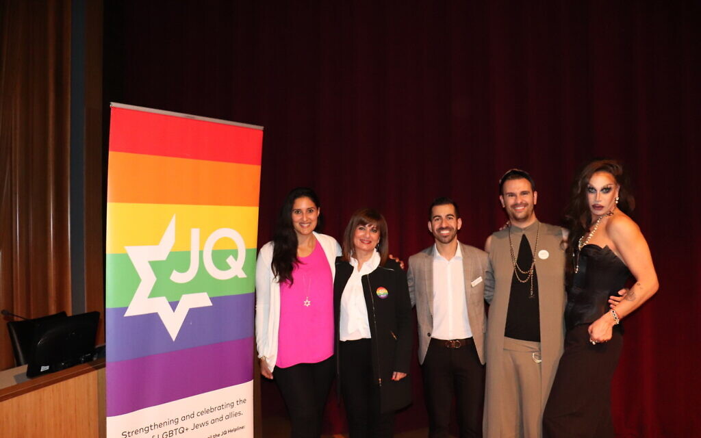 De gauche à droite, left to right, Amanda Maddahi, Mahnaz Farzinpour, Arya Marvazy, Amir Yassai et Matthew Nouriel en "The Empress" après leur intervention lors d'un événement de la Fierté persane dans une salle de la mairie de West Hollywood, le 5 mars 2020. (Crédit : Josefin Dolsten/ JTA)