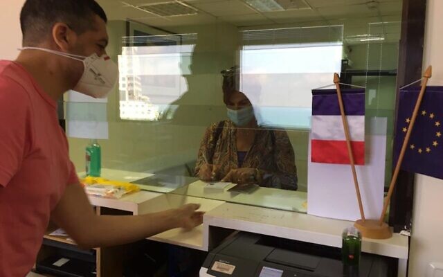 Le Consulat général de France à Tel Aviv, pendant la pandémie de coronavirus. (Crédit : Facebook / Consulat général de France à Tel Aviv) Le Consulat général de France à Tel Aviv, pendant la pandémie de coronavirus. (Crédit : Facebook / Consulat général de France à Tel Aviv)