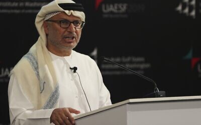 Anwar Gargash, le ministre d'État émirati aux Affaires étrangères, lors du Forum sur la sécurité des EAU à Abou Dhabi, Émirats arabes unis, le 12 décembre 2019. (AP Photo/Kamran Jebreili)