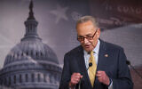 Le chef de la minorité au Sénat, Chuck Schumer, sénateur de l'État de New York, s'exprime lors d'une conférence de presse au Capitole, mardi 16 juin 2020, à Washington. (AP Photo/Manuel Balce Ceneta)
