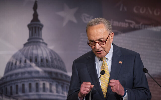 Le chef de la minorité au Sénat, Chuck Schumer, sénateur de l'État de New York, s'exprime lors d'une conférence de presse au Capitole, mardi 16 juin 2020, à Washington. (AP Photo/Manuel Balce Ceneta) Le chef de la minorité au Sénat, Chuck Schumer, sénateur de l'État de New York, s'exprime lors d'une conférence de presse au Capitole, mardi 16 juin 2020, à Washington. (AP Photo/Manuel Balce Ceneta)