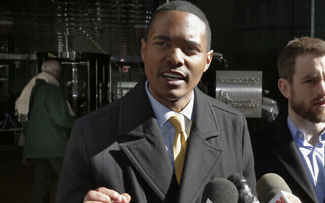 Le conseiller municipal de la ville de New York Ritchie Torres lors d'une conférence de presse à New York, le 19 mars 2018 (Crédit : AP Photo/Richard Drew, File) Le conseiller municipal de la ville de New York Ritchie Torres lors d'une conférence de presse à New York, le 19 mars 2018 (Crédit : AP Photo/Richard Drew, File)