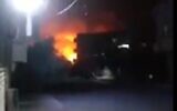 Illustrations : Une explosion dans la ville de Hama, en Syrie, après des frappes israéliennes présumées le 24 juin 2020 (Capture écran/Twitter)