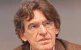 Luc Ferry en conférence lors du salon du livre de Paris 2017. (Crédit : Thesupermat / CC BY-SA 4.0)