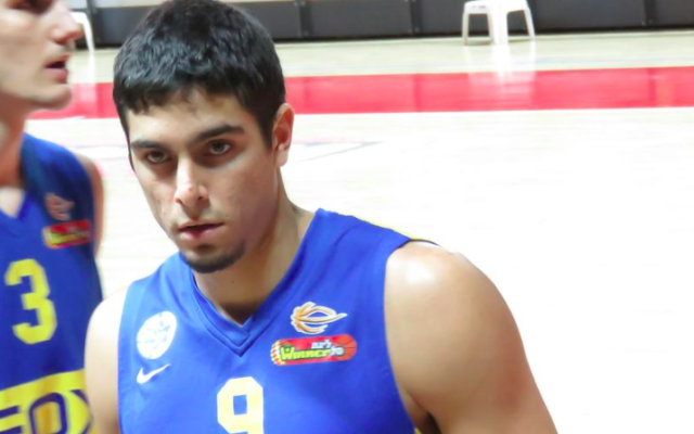 L'international israélien Itay Segev avec le Maccabi Tel Aviv en 2015. (Crédit : Botend / CC BY-SA 4.0)