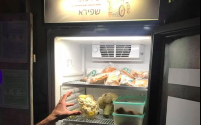 Un frigo communautaire en Israël. (Crédit : Facebook / thefridgeIL)