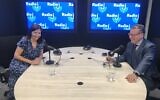 Anne Hidalgo, maire de Paris, et Frédéric Haziza, au micro de Radio J, le 21 juin 2020. (Crédit : Twitter / Radio J)