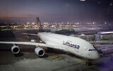 Un avion de la Lufthansa à l'aéroport de Francfort. (Crédit : Nati Shohat/FLASH90)