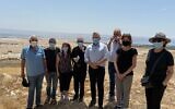 Les députés et anciens députés du Meretz à un point de vue panoramique surplombant Jéricho en Cisjordanie, le 4 juin 2020. (Jacob Magid/Times of Israel)