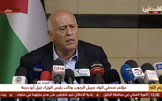 Jibril Rajoub, haut responsable du Fatah, lors d'une conférence de presse à Ramallah, le 21 juin 2020. (Capture d'écran/Palestine TV) Jibril Rajoub, haut responsable du Fatah, lors d'une conférence de presse à Ramallah, le 21 juin 2020. (Capture d'écran/Palestine TV)
