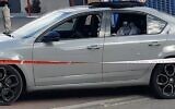 Capture écran d'une vidéo de la voiture où trois hommes ont été la cible d'une fusillade, mortelle pour l'un d'eux, dans la ville arabe israélienne de Baqa al-Gharbiya, le 23 juin 2020. (Crédit : Ynet)