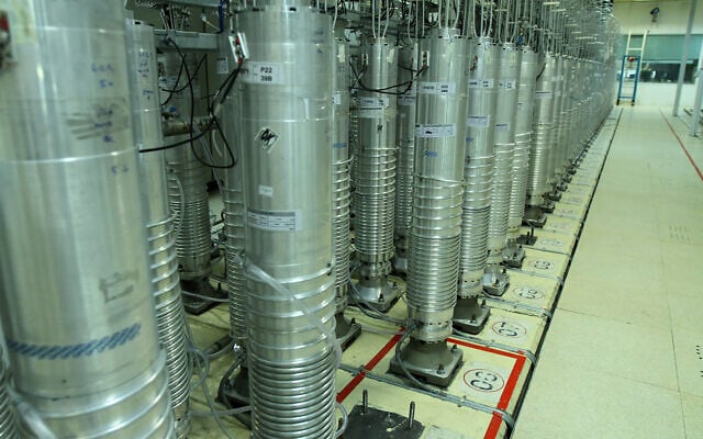 Machines à centrifuger dans l'installation d'enrichissement d'uranium de Natanz, dans le centre de l'Iran, le 5 novembre 2019. (Organisation de l'énergie atomique d'Iran via AP) Machines à centrifuger dans l'installation d'enrichissement d'uranium de Natanz, dans le centre de l'Iran, le 5 novembre 2019. (Organisation de l'énergie atomique d'Iran via AP)