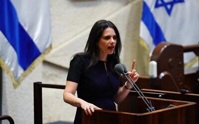 La députée de Yamina, Ayelet Shaked, à la Knesset lors de la présentation du 35e gouvernement d'Israël, le 17 mai 2020. (Knesset/Adina Veldman)