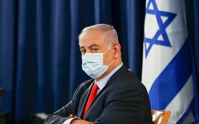 Le Premier ministre israélien Benjamin Netanyahu, portant un masque de protection, préside la réunion hebdomadaire du cabinet à Jérusalem, le 31 mai 2020. (Photo par RONEN ZVULUN / POOL / AFP) Le Premier ministre israélien Benjamin Netanyahu, portant un masque de protection, préside la réunion hebdomadaire du cabinet à Jérusalem, le 31 mai 2020. (Photo par RONEN ZVULUN / POOL / AFP)