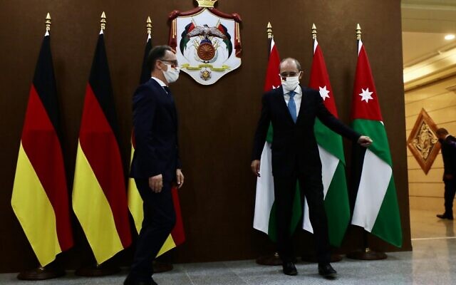 Le ministre allemand des Affaires étrangères Heiko Maas (gauche) est reçu par son homologue jordanien Ayman Safadi dans la capitale jordanienne d'Amman, le 10 juin 2020. (Photo par Ahmad SHOURA / AFP) Le ministre allemand des Affaires étrangères Heiko Maas (gauche) est reçu par son homologue jordanien Ayman Safadi dans la capitale jordanienne d'Amman, le 10 juin 2020. (Photo par Ahmad SHOURA / AFP)