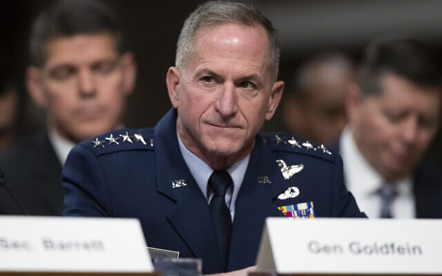 Le chef de l'Armée de l'Air David Goldfein
témoigne lors d'une audience à la Commission du Sénat des forces armées
sur des rapports concernant des conditions de logement ne respectant les normes, le mardi 3 décembre 2019 à Washington à Capitol Hill. (AP Photo/Alex Brandon)