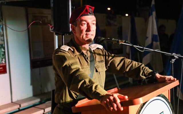 Le général Roni Numa, alors chef du Commandement central de Tsahal, à la cérémonie des Soldats Corner au carrefour de Gush Etzion, en Cisjordanie, le 13 décembre 2017. (Gershon Elinson/Flash90)