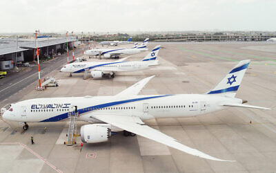 Des avions cloués au sol à l'aéroport Ben Gurion le 6 avril 2020, en pleine épidémie du coronavirus. (Moshe Shai/Flash90)