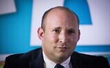 Le chef du parti Yamina Naftali Bennett lors d'une conférence de presse à Jérusalem, le 14 mai 2020. (Yonatan Sindel/Flash90)