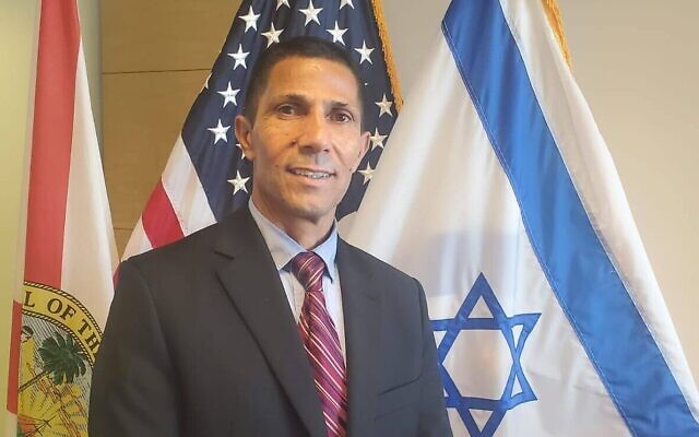 Ishmael Khaldi au consulat israélien à Miami. (Autorisation : consulat israélien)
