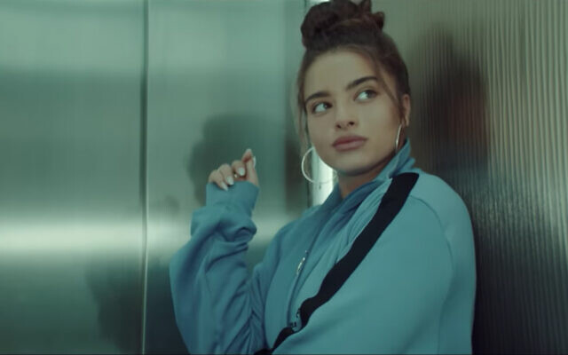 La pop star israélienne Not Kirel dans un clip musical publié en ligne le 9 juin 2020. (Capture d'écran : YouTube)