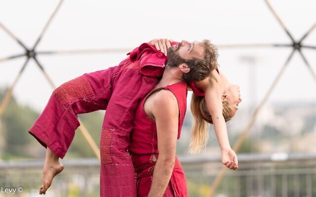 Avec la "La naissance du phoenix", la troupe Vertigo se produira aux abords du centre de danse et de théâtre Suzanne Dellal, le 30 juin et le 1er juillet 2020 (Autorisation : Yoel Levy) Avec la "La naissance du phoenix", la troupe Vertigo se produira aux abords du centre de danse et de théâtre Suzanne Dellal, le 30 juin et le 1er juillet 2020 (Autorisation : Yoel Levy)