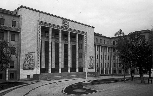 Le palais de justice de Téhéran, dans les années 1970. (Crédit : Domaine public)