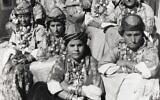 Tahala, région du Souss. Femmes juives en costume traditionnel. (Crédit : Collection Sarah Assidon-Pinson © Adagp, Paris, 2020)