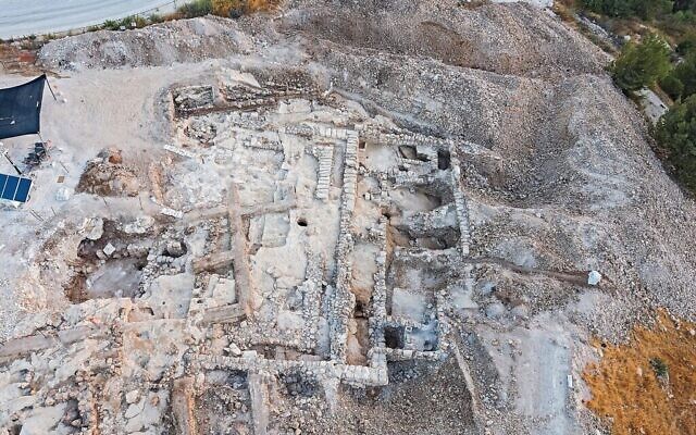 Image aérienne de la fouille du quartier d'Arnona d'un complexe administratif de 2 700 ans à Jérusalem. (Yaniv Berman, Israel Antiquities Authority)