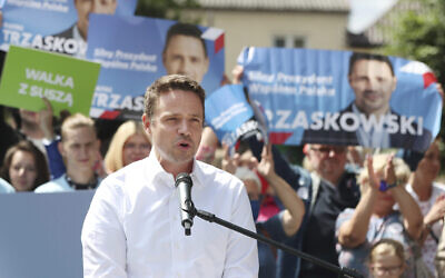 Le maire de Varsovie, Rafal Trzaskowski, s'adresse à ses partisans lors d'un rassemblement électoral à Raciaz, en Pologne, le 9 juillet 2020. (AP Photo / Czarek Sokolowski)