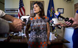 Sara Gideon s'adresse aux médias dans son bureau au Maine State House, le 3 juillet 2017. (Brianna Soukup/Portland Portland Press Herald via Getty Images/ via JTA)