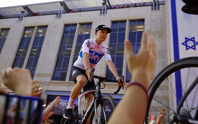 Le cycliste britannique Chris Froome lors de la présentation de la Team Sky à Jérusalem, le 3 mai 2018. (Crédit : AP Photo / Ariel Schalit)