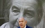 Le Premier ministre israélien Benjamin Netanyahu s'exprime au cours d'une cérémonie de commémoration de feu la Première ministre Golda Meir à Jérusalem, le 18 novembre 2018 (Crédit : AP/Ariel Schalit)