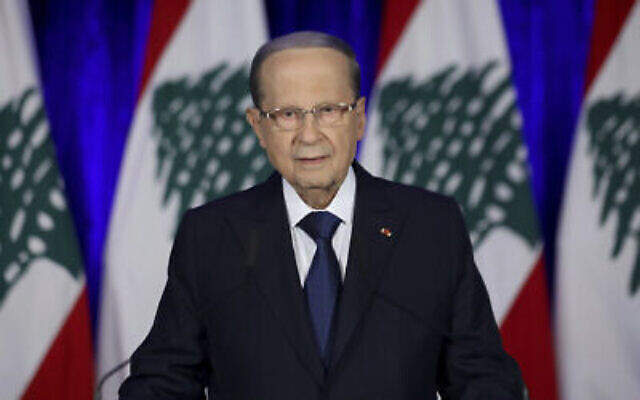 Le président libanais Michel Aoun lors d'un discours à la nation au palais présidentiel, à Baabda, à l'est de Beyrouth, au Liban, le 21 novembre 2019. (Crédit : Dalati Nohra via AP)
