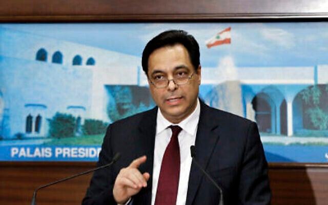Le Premier ministre libanais Hassan Diab lors d'une conférence de presse après l'annonce de son gouvernement, au Palais présidentiel à Baabda, à l'est de Beyrouth, Liban, le 21 janvier 2020. (AP/Bilal Hussein) Le Premier ministre libanais Hassan Diab lors d'une conférence de presse après l'annonce de son gouvernement, au Palais présidentiel à Baabda, à l'est de Beyrouth, Liban, le 21 janvier 2020. (AP/Bilal Hussein)