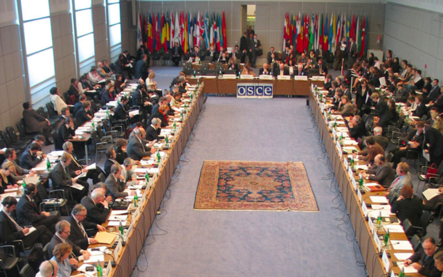 Réunion du Conseil permanent de l’Organisation pour la sécurité et la coopération en Europe, à la Hofburg, à Vienne, en 2005. (CC BY-SA 3.0)