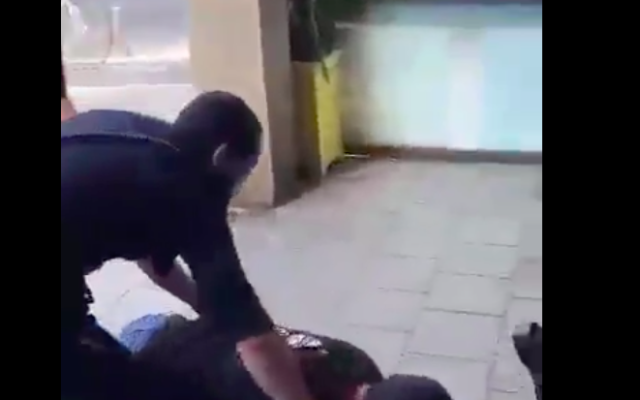 Capture d'écran d'une vidéo de l'incident qui s'est produit à Tel Aviv. (Autorisation: Twitter) Capture d'écran d'une vidéo de l'incident qui s'est produit à Tel Aviv. (Autorisation: Twitter)