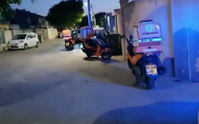 Capture d'écran d'une vidéo de l'endroit où un petit garçon de quatre ans a été abandonné pendant plusieurs heures dans une voiture, le 20 juillet 2020. (Crédit : Walla news) Capture d'écran d'une vidéo de l'endroit où un petit garçon de quatre ans a été abandonné pendant plusieurs heures dans une voiture, le 20 juillet 2020. (Crédit : Walla news)