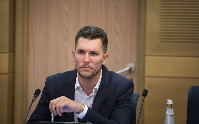 Idan Roll assiste à une réunion d'une commission de la Knesset, le 15 juillet 2019. (Hadas Parush/Flash90)