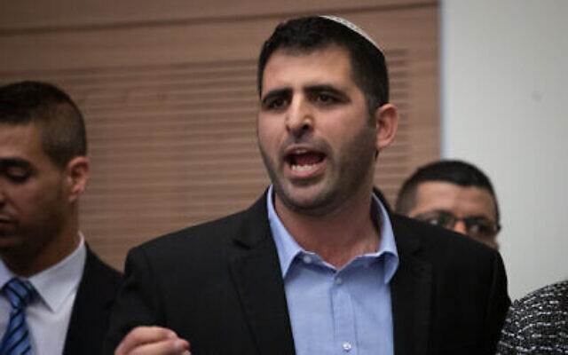Le député Likud Shlomo Karhi lors d'une réunion d'une commission de la Knesset, le 13 janvier 2020. (Hadas Parush/Flash90) Le député Likud Shlomo Karhi lors d'une réunion d'une commission de la Knesset, le 13 janvier 2020. (Hadas Parush/Flash90)