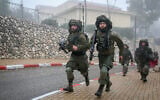 Photo d'illustration : Des soldats de la brigade Golani participent à un exercice militaire dans la ville de Safed, au nord du pays, le 12 février 2020. (David Cohen/Flash90)