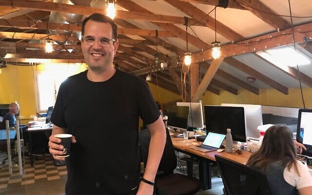 Shai Wininger, aux bureaux de Tel Aviv de Lemonade, le 20 décembre 2017 (Crédit : Shoshanna Solomon/Times of Israel) Shai Wininger, aux bureaux de Tel Aviv de Lemonade, le 20 décembre 2017 (Crédit : Shoshanna Solomon/Times of Israel)