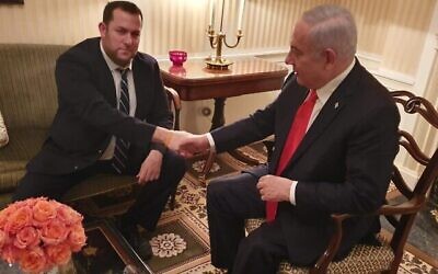 Le président du conseil régional de Samarie, Yossi Dagan (à gauche), rencontre le Premier ministre Benjamin Netanyahu à la Blair House, le 27 janvier 2020. (Conseil régional de Samarie)