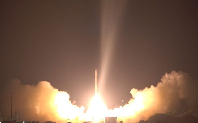Le satellite de reconnaissance israélien Ofek-16 décolle du centre d'Israël, le 6 juillet 2020. (Ministère de la Défense) Le satellite de reconnaissance israélien Ofek-16 décolle du centre d'Israël, le 6 juillet 2020. (Ministère de la Défense)