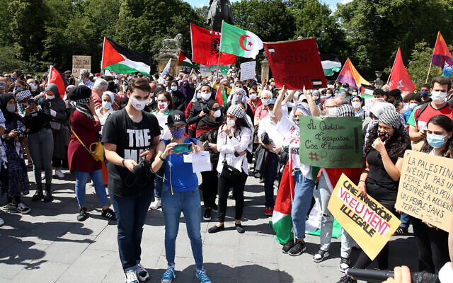 Des manifestants protestent contre le projet d'Israël d'annexer des parties de la Cisjordanie lors d'une manifestation à Bruxelles, en Belgique, le 28 juin 2020.
(Dursun Aydemir/Anadolu Agency via Getty Images via JTA) Des manifestants protestent contre le projet d'Israël d'annexer des parties de la Cisjordanie lors d'une manifestation à Bruxelles, en Belgique, le 28 juin 2020.
(Dursun Aydemir/Anadolu Agency via Getty Images via JTA)