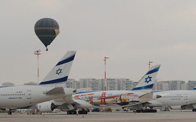 Des montgolfières décollent de l'aéroport international Ben Gurion à proximité de Tel Aviv, le 25 juillet 2020. (Photo par Tomer Neuberg/Flash90)