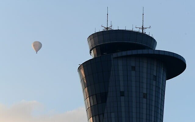 Des montgolfières décollent de l'aéroport international Ben Gurion à proximité de Tel Aviv, le 25 juillet 2020. (Photo par Tomer Neuberg/Flash90)