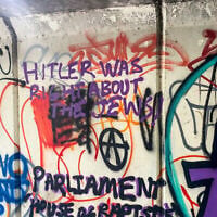 Des tags antisémite sur un mur au Royaume-Uni, photo non datée. (Community Security Trust)